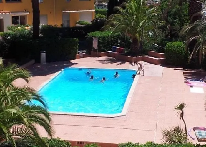 4 Pers Avec Piscine Et Parking A 1200m De La - Fr-1-249-263 *